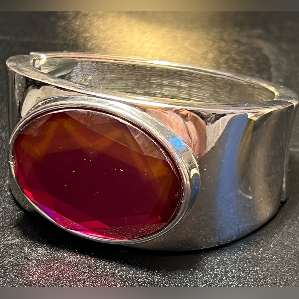 Silver Tone Chunky Clamper Bracelet With Hot Pink Acrylic Center Faceted Bead